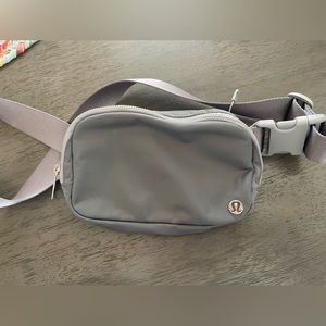 Lululemon hip/sling pack